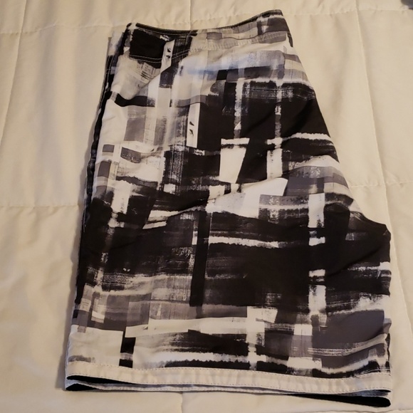 Men's Oakley Board Shorts - Picture 3 of 4